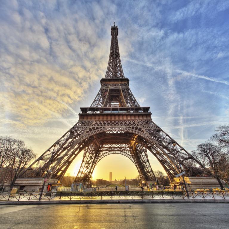Апартаменты Eiffel Tower Champs De Mars Париж Экстерьер фото