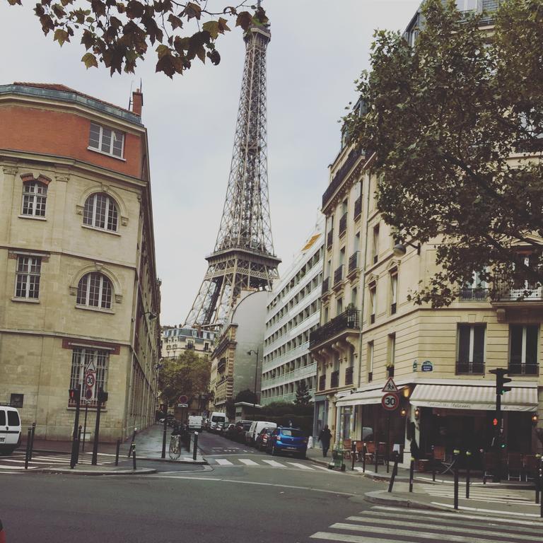 Апартаменты Eiffel Tower Champs De Mars Париж Экстерьер фото