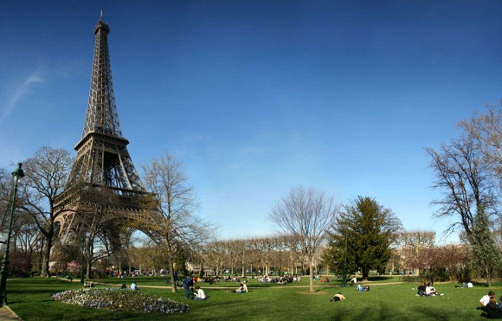 Апартаменты Eiffel Tower Champs De Mars Париж Экстерьер фото